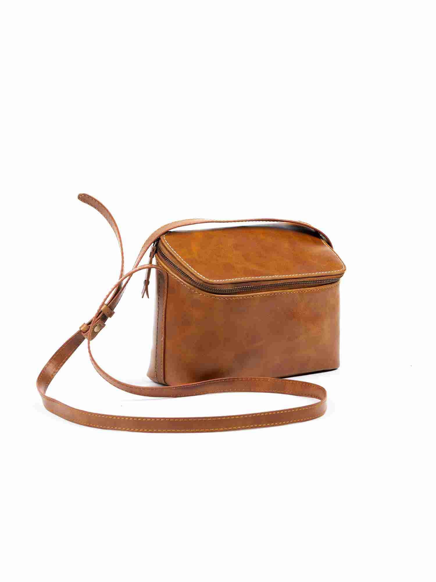 Sling Bag : Brown